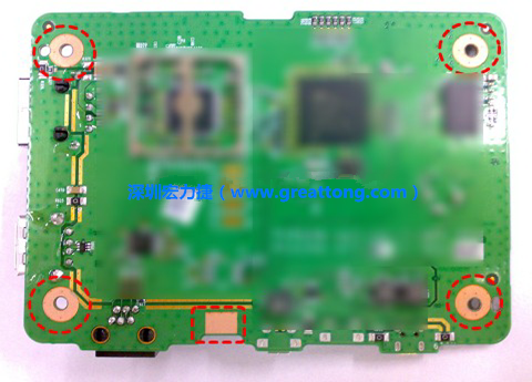 雷射后。使用雷射(Laser)去除綠漆后的效果。