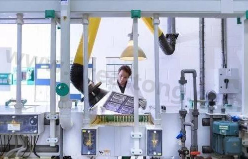 理想狀態(tài)下自動化生產(chǎn)線大約能節(jié)省傳統(tǒng)企業(yè)50%的人力成本，良率可提升至98%。