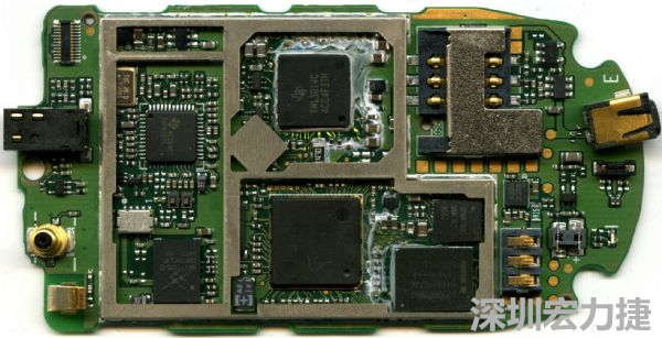 在射頻、核心處理器、高速記憶體等高頻元件區(qū)塊，可使用金屬屏蔽方式改善產(chǎn)品EMI影響問題。