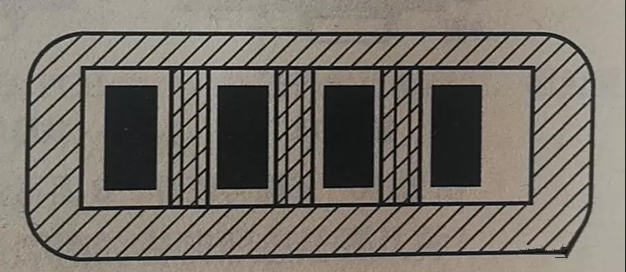 在兩個焊盤之間有導線通過時，應(yīng)采取PCB阻焊設(shè)計，以防止焊接短路