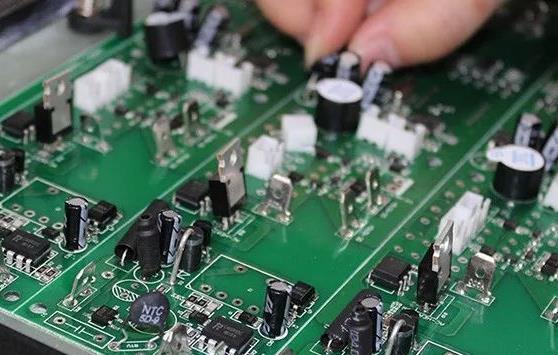 PCBA加工貼片元器件與插件元器件的區(qū)別在哪？